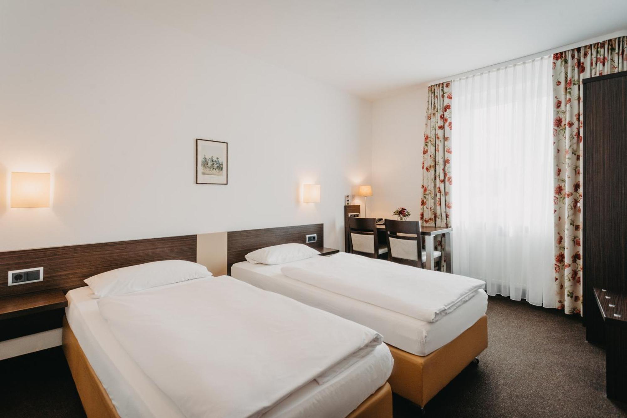 Hirschenwirt Hotel Eichstätt Exterior foto